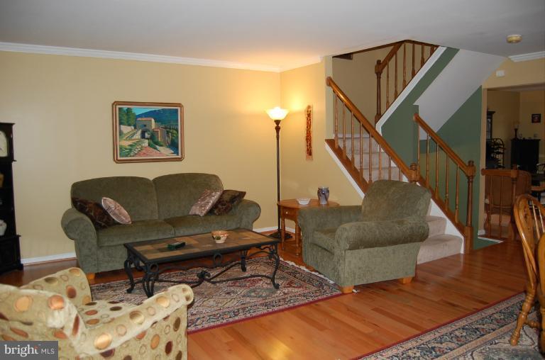 15135 Callohan Court Silver Spring, MD 20906 - Photo 10 of 27 Living Room