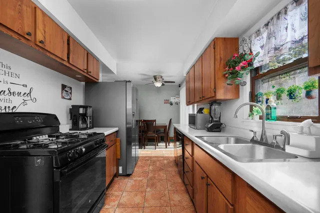 $218,000 | 1209 Meadow Ln Drive, Bettendorf, IA 52722