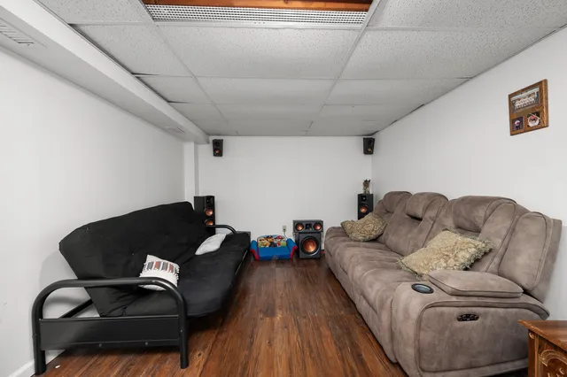 $218,000 | 1209 Meadow Ln Drive, Bettendorf, IA 52722