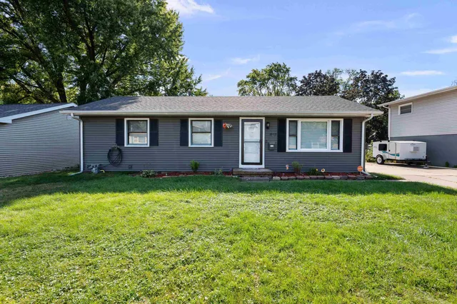 $218,000 | 1209 Meadow Ln Drive, Bettendorf, IA 52722