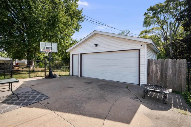 $218,000 | 1209 Meadow Ln Drive, Bettendorf, IA 52722