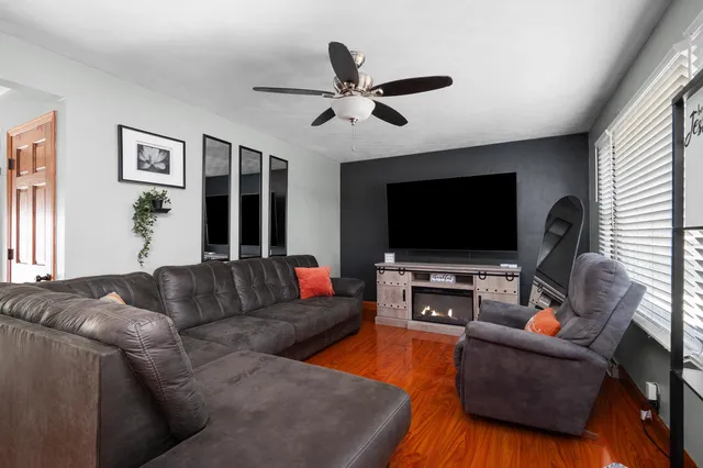 $218,000 | 1209 Meadow Ln Drive, Bettendorf, IA 52722