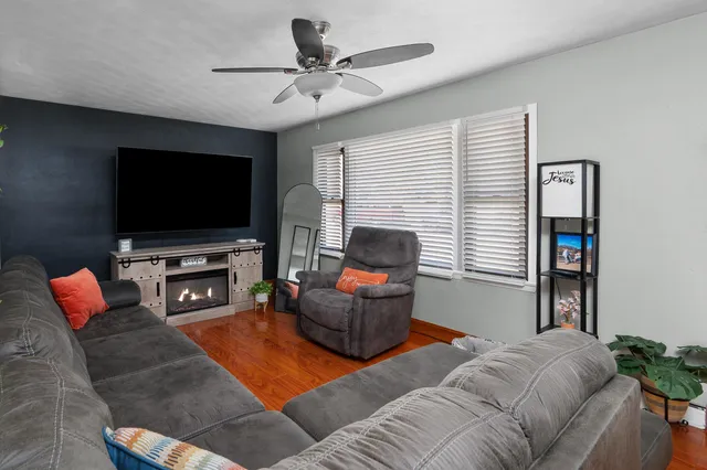 $218,000 | 1209 Meadow Ln Drive, Bettendorf, IA 52722