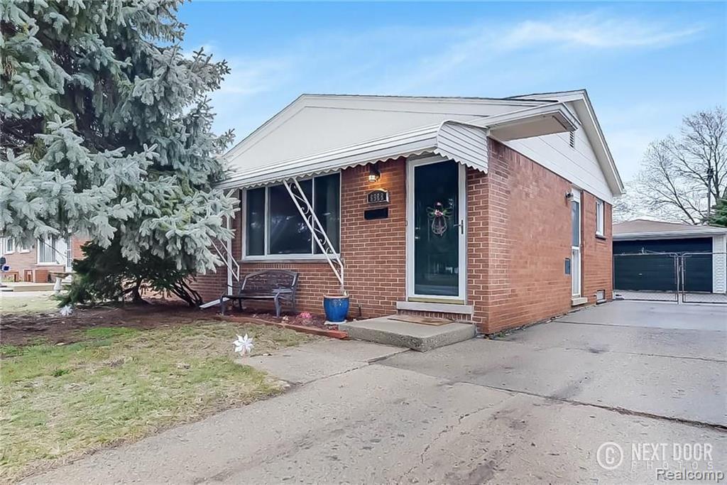 8988 Farmington Road Livonia, MI 48150 - Photo 2 of 21 Gallery Image 2