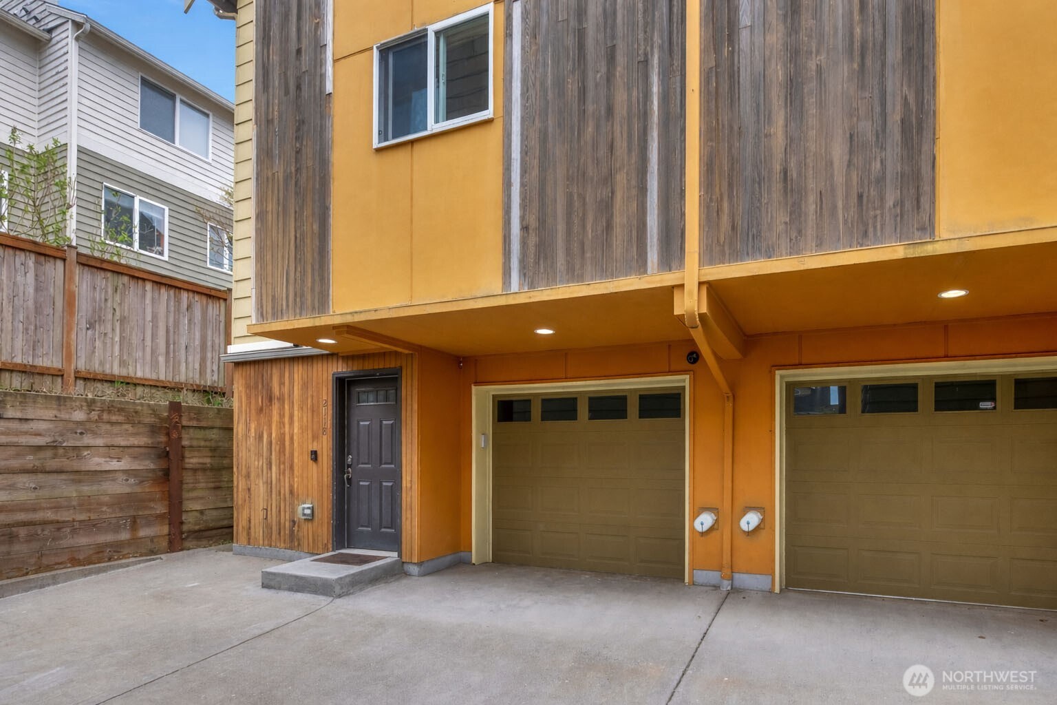 2118 West Ruffner Street Seattle, WA 98199 - Photo 32 of 37 a view of entrance of building