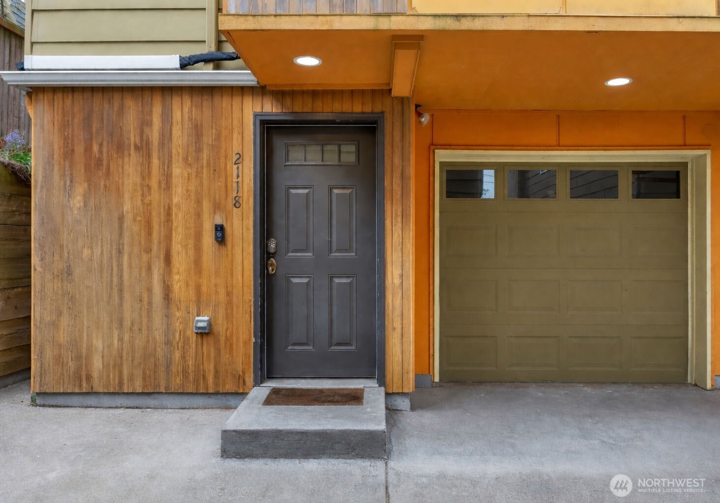 2118 West Ruffner Street Seattle, WA 98199 - Photo 33 of 37 a view of entryway with a room