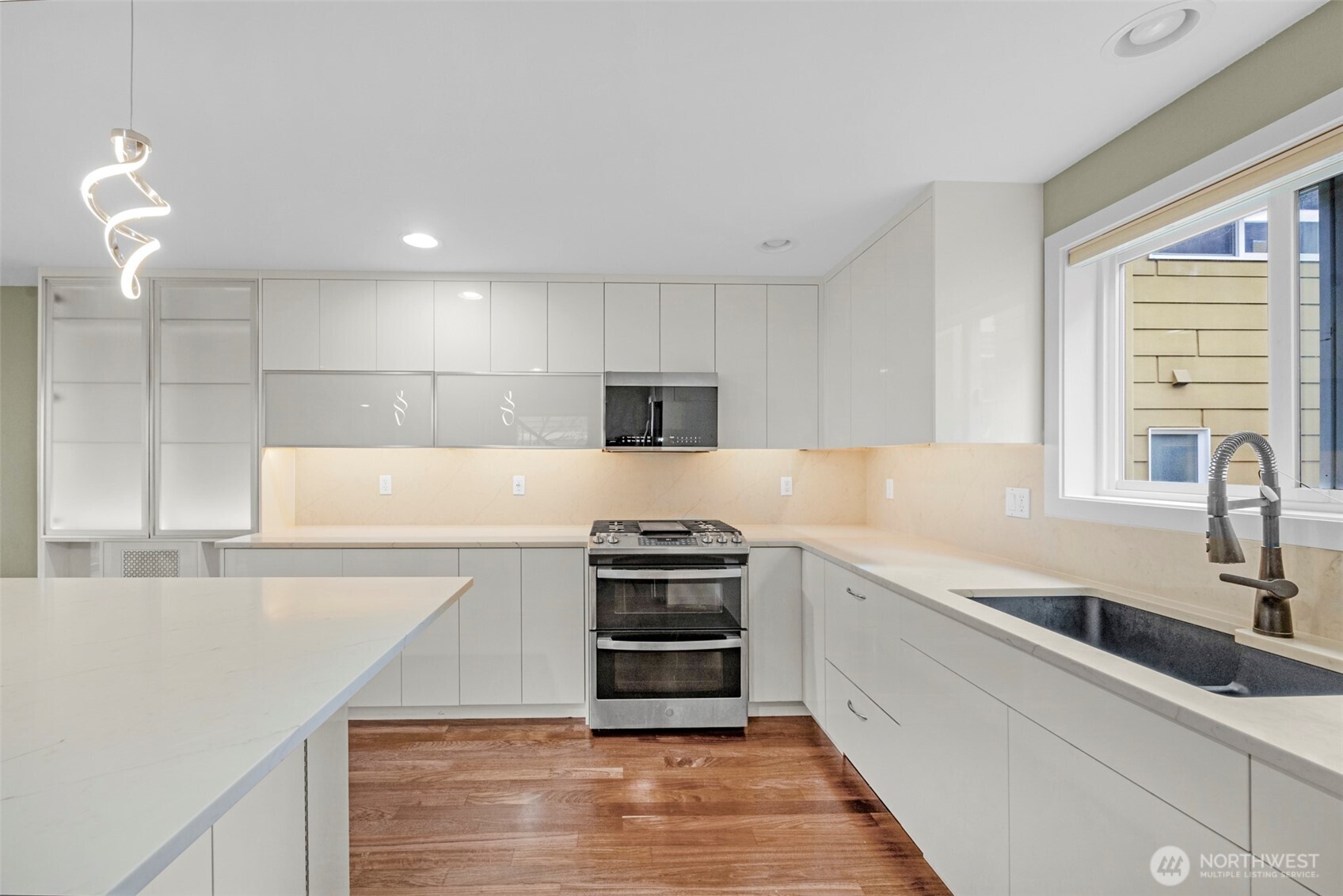 2118 West Ruffner Street Seattle, WA 98199 - Photo 10 of 37 a kitchen with granite countertop a sink and a stove