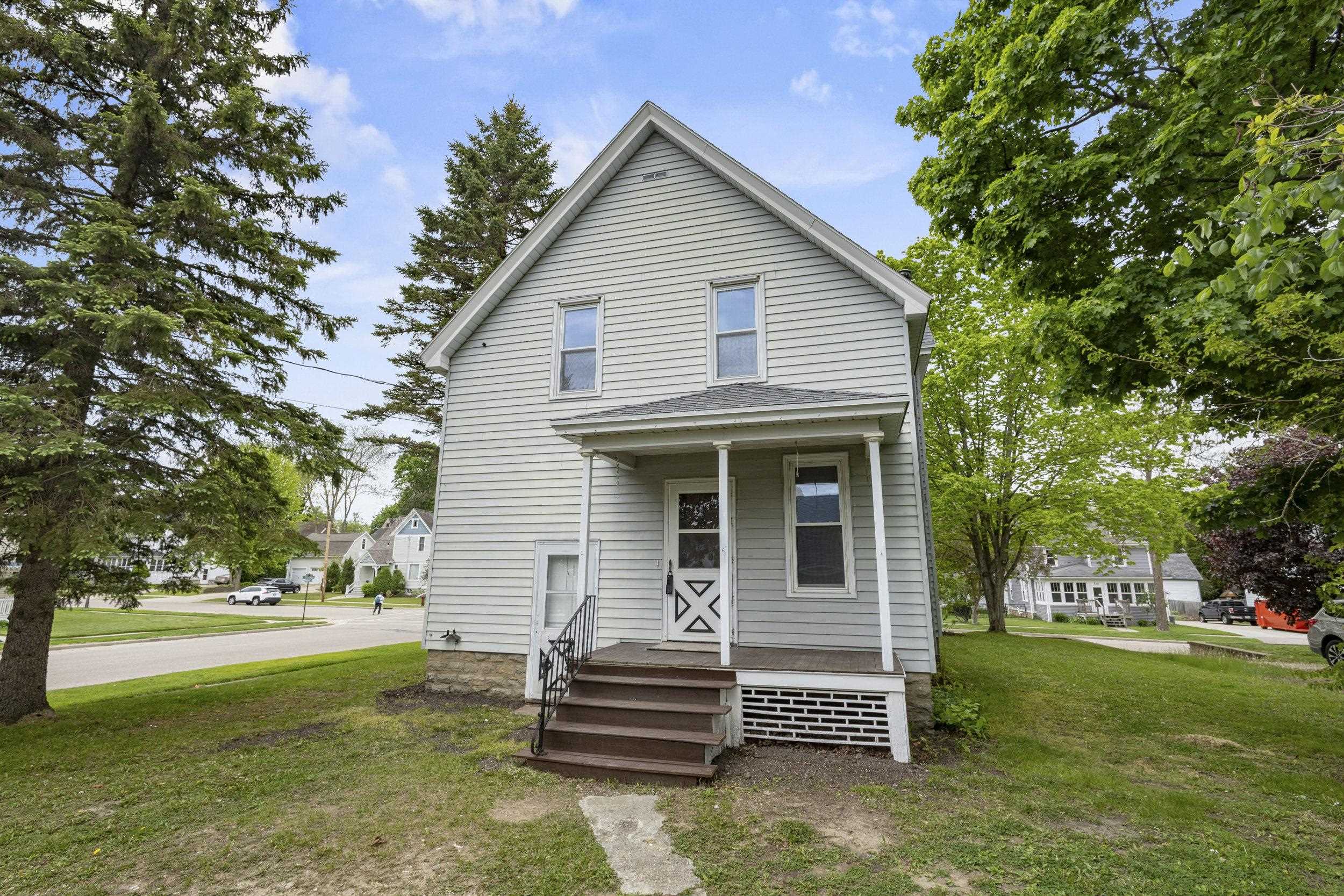 617 Newbury Street Ripon, WI 54971 - Photo 3 of 40