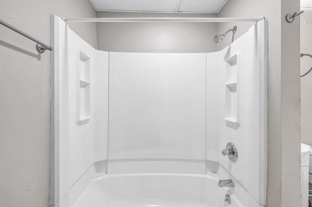 92 Woodside Terrace, Unit 3R Springfield, MA 01108 - Photo 30 of 42 a bathroom with a shower and a tub