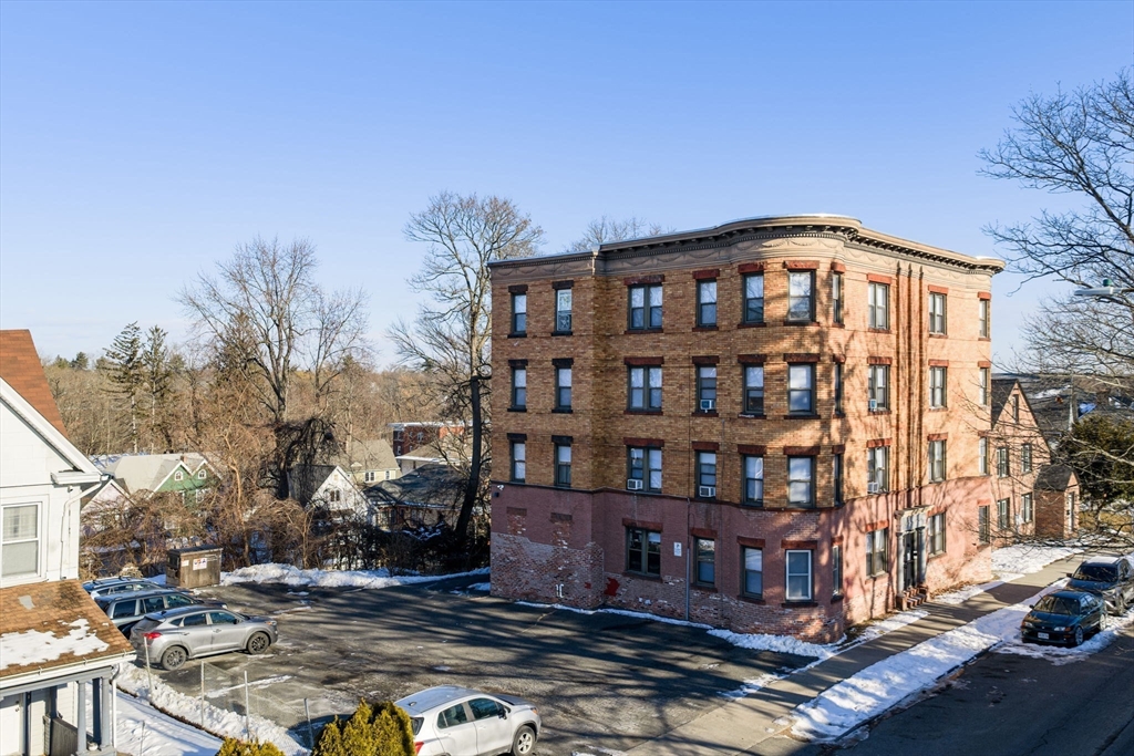92 Woodside Terrace, Unit 3R Springfield, MA 01108 - Photo 39 of 42 a front view of a building