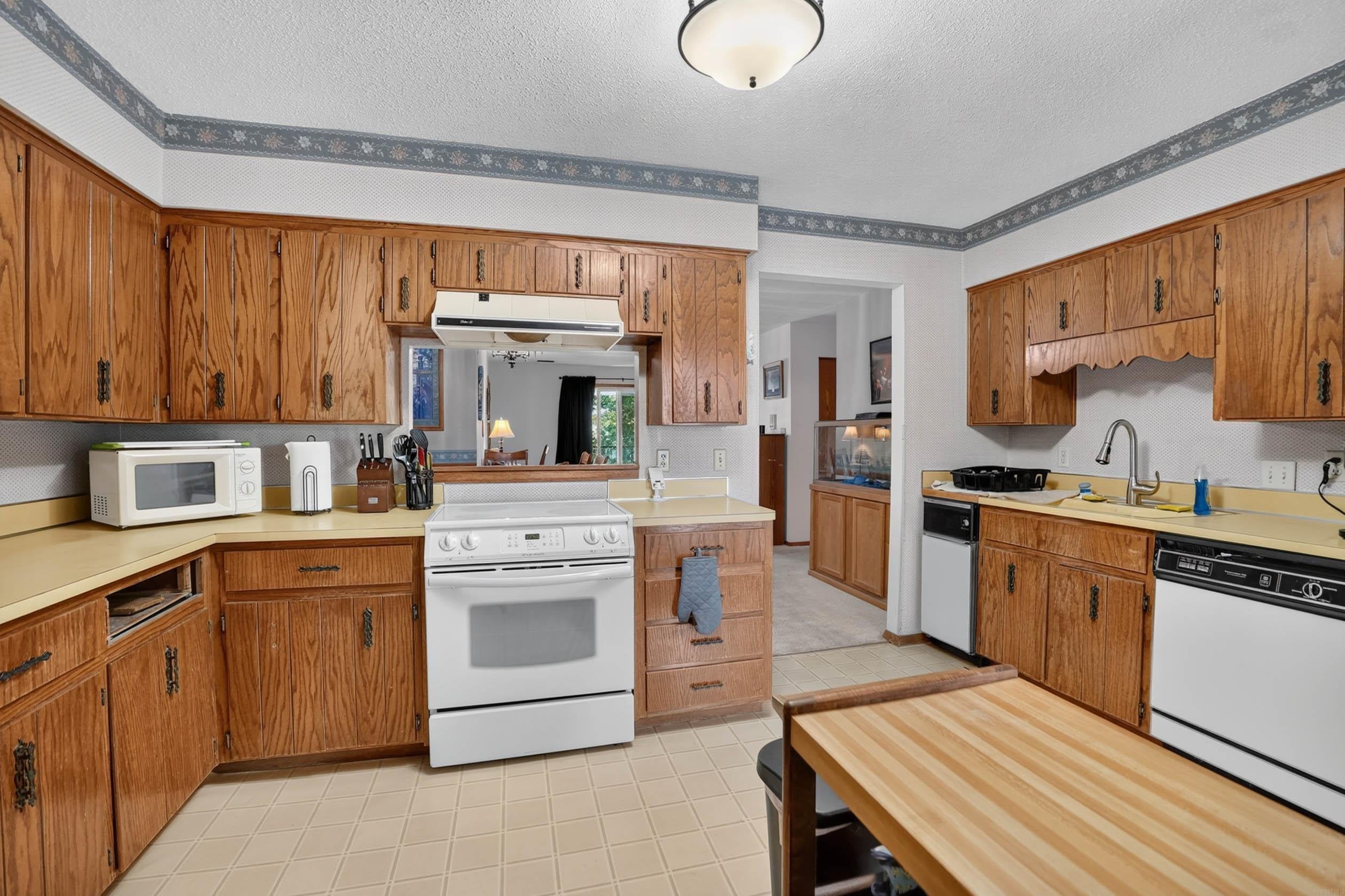 766 Russell Road, Unit 3 Waterloo, IA 50701 - Photo 12 of 24 Gallery Image 12