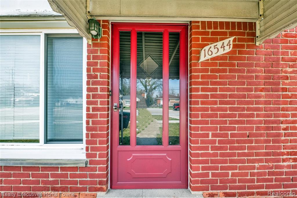 16544 Toepfer Drive Eastpointe, MI 48021 - Photo 9 of 31