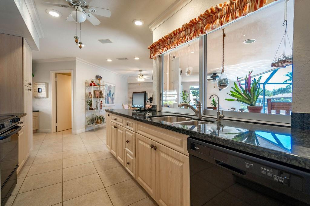 3920 Northeast 27th Avenue Lighthouse Point, FL 33064 - Photo 12 of 45 Photo 12