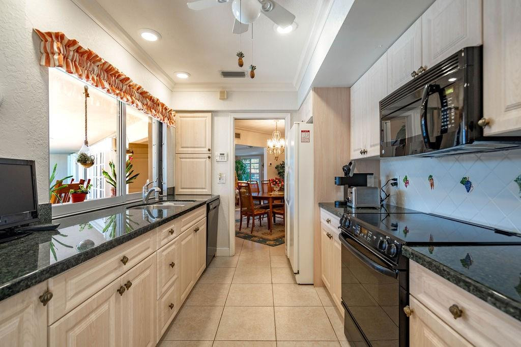 3920 Northeast 27th Avenue Lighthouse Point, FL 33064 - Photo 14 of 45 Photo 14