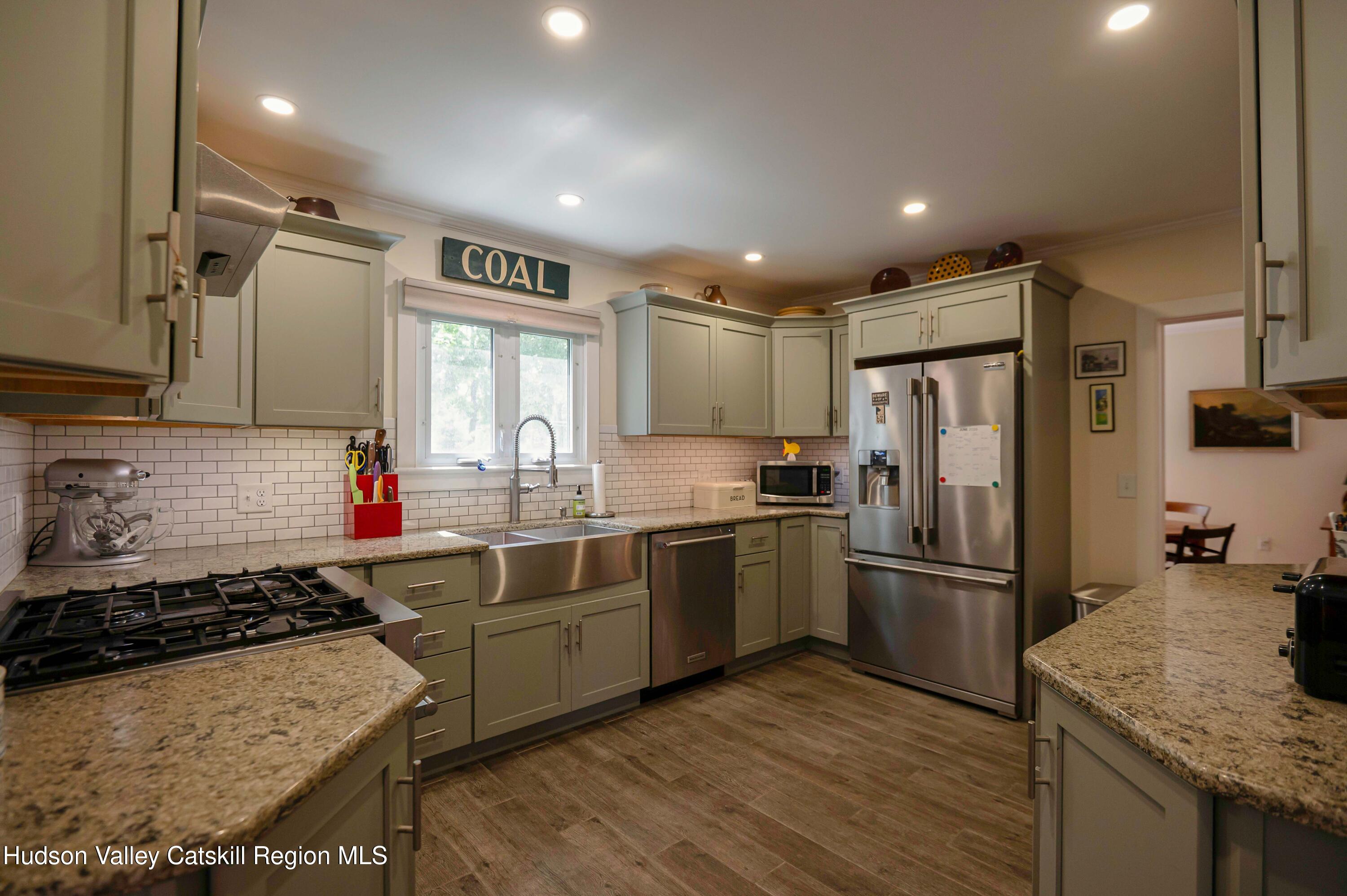 26 Eichybush Road Kinderhook, NY 12106 - Photo 11 of 33 kitchen 4