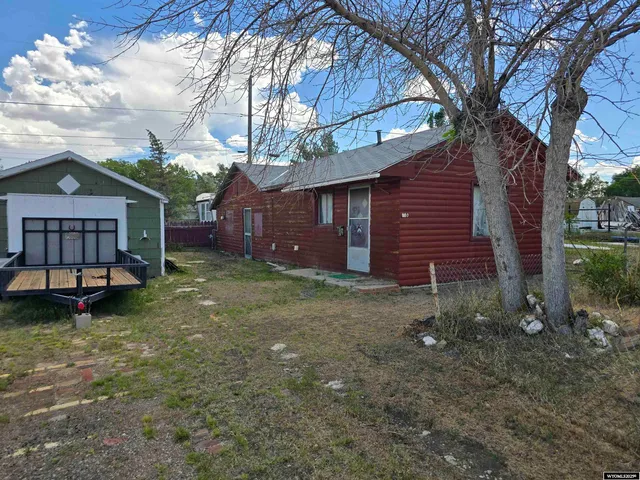 $32,900 | 220 East Center Street, Rawlins, WY 82301