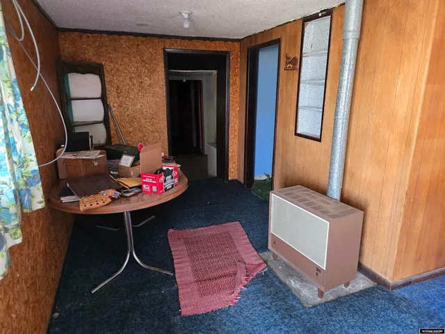 $32,900 | 220 East Center Street, Rawlins, WY 82301