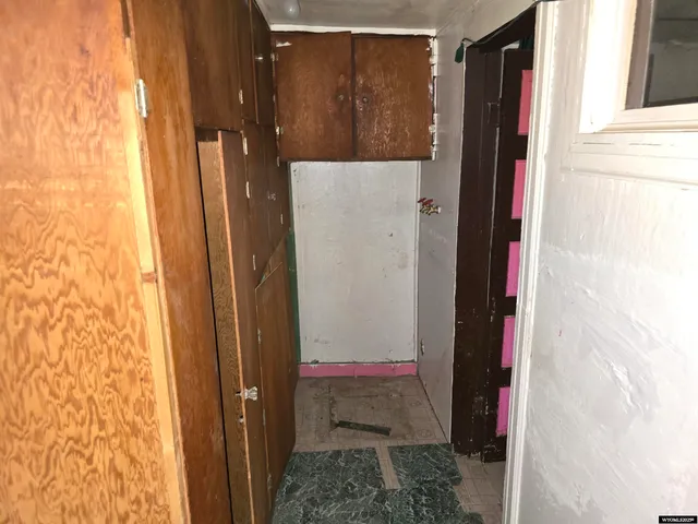 $32,900 | 220 East Center Street, Rawlins, WY 82301