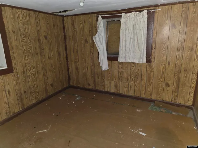 $32,900 | 220 East Center Street, Rawlins, WY 82301