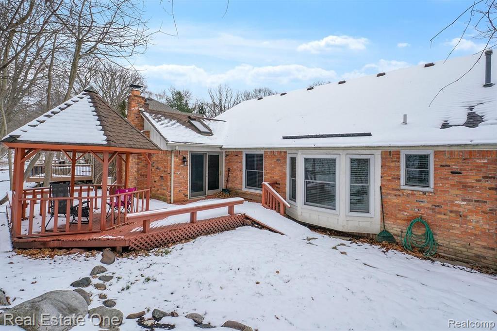 887 Woodridge Court Rochester, MI 48307 - Photo 2 of 39
