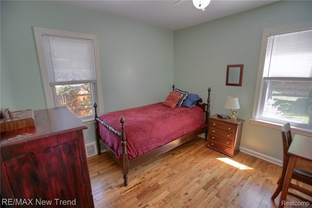 2848 Kenmore Road Berkley, MI 48072 - Photo 14 of 25 2nd_Bedroom.jpg