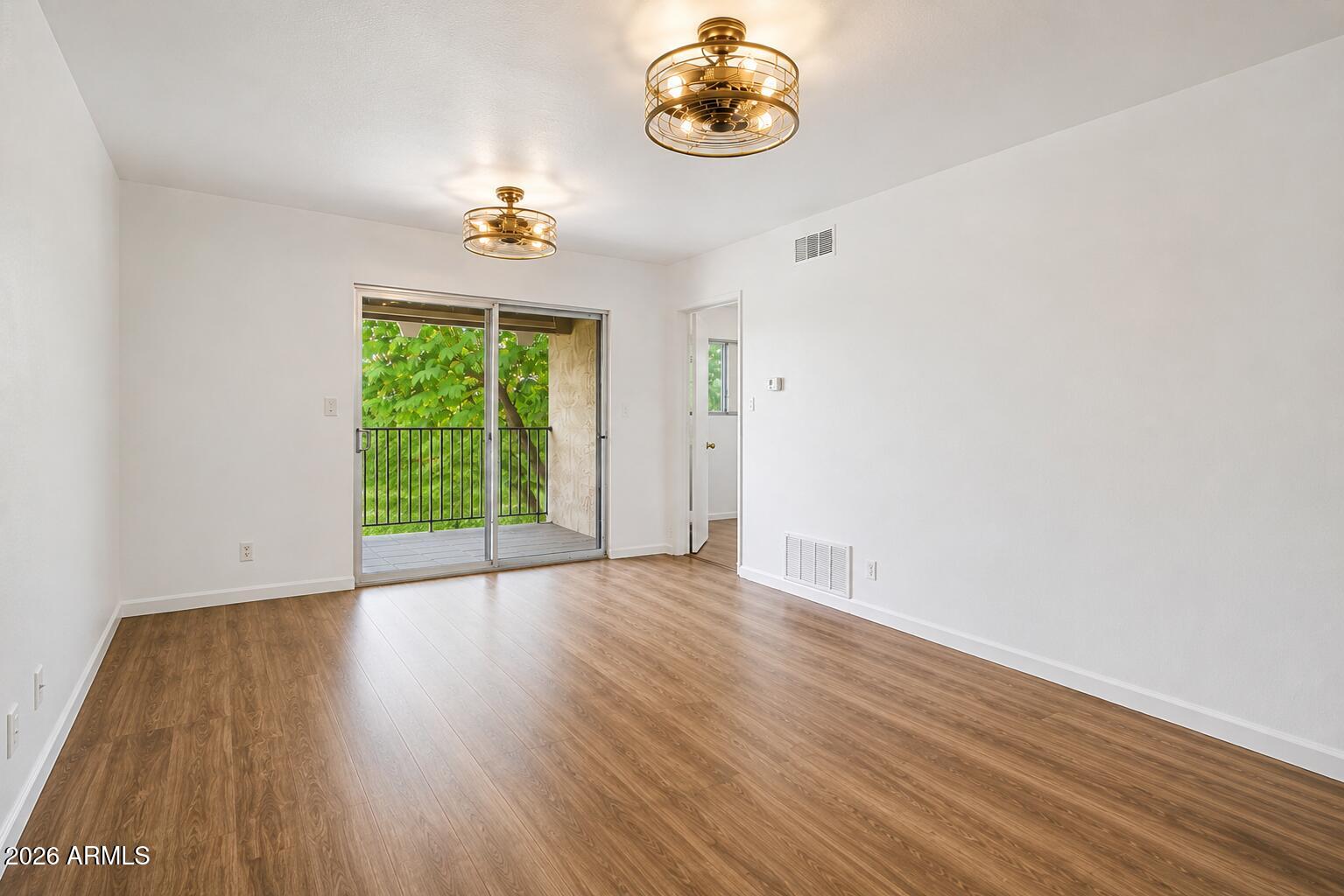 5525 East Thomas Road, Unit R13 Phoenix, AZ 85018 - Photo 3 of 30 empty living room