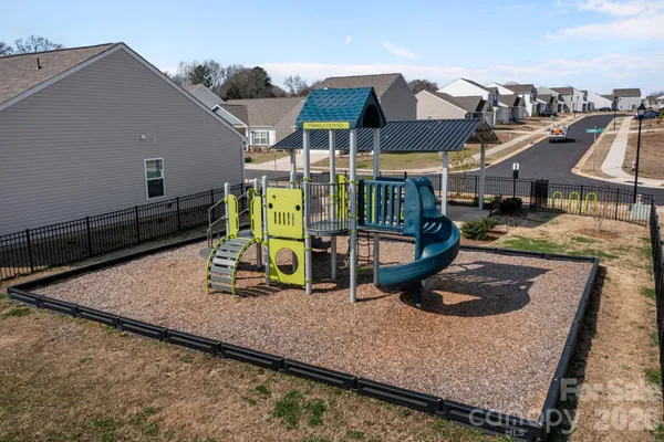 a view of a house with tub