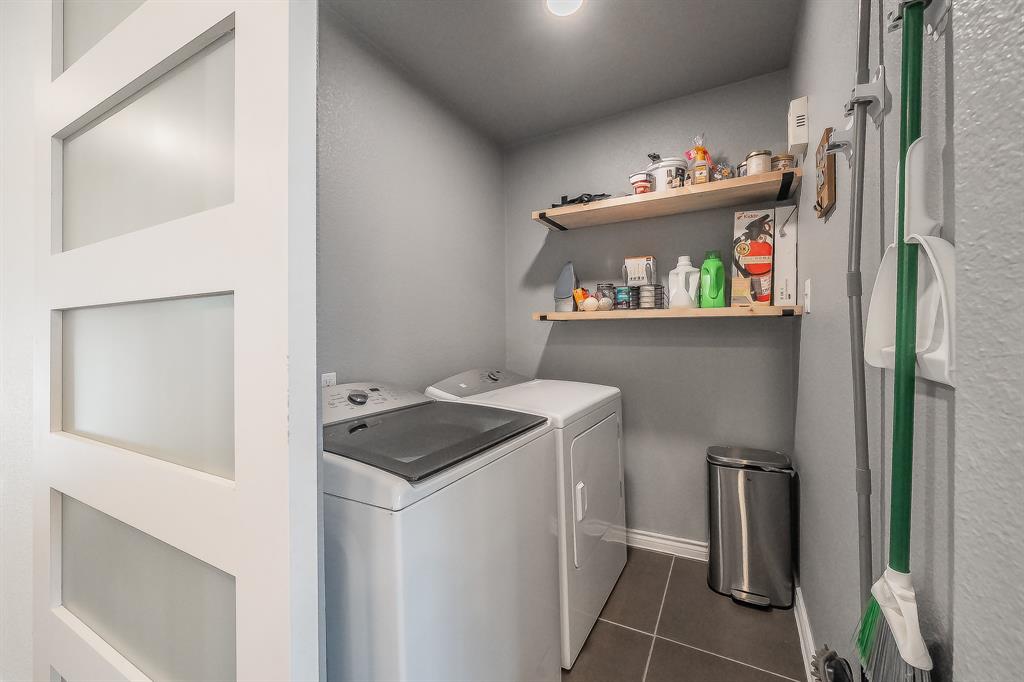 10866 Cassandra Way Dallas, TX 75228 - Photo 18 of 22 a utility room with dryer and washer