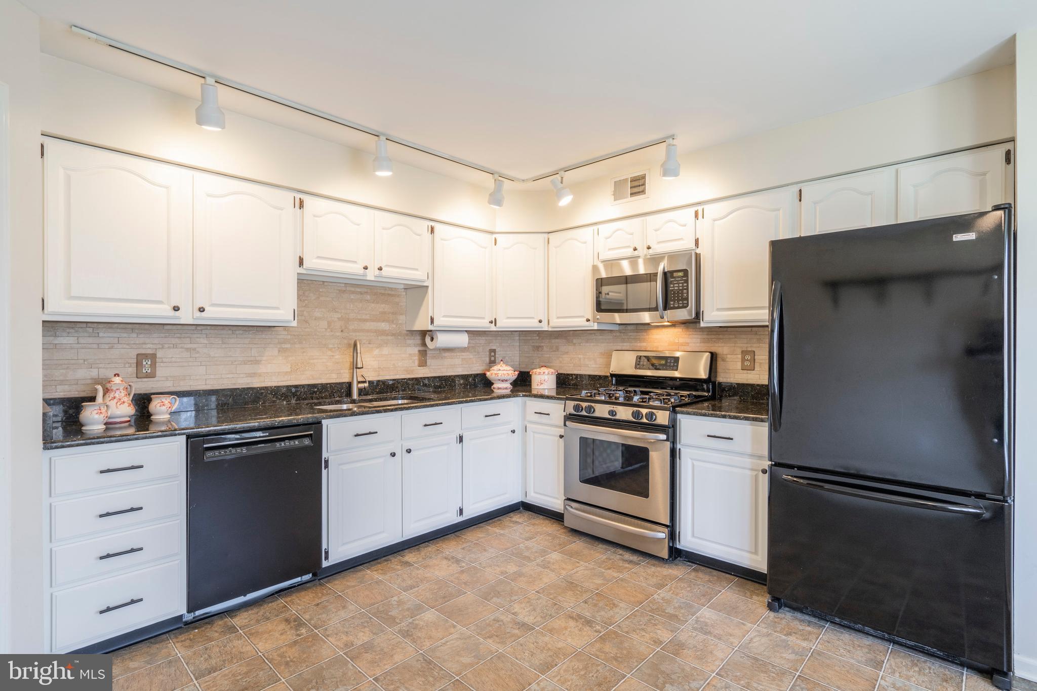 8 Foster Lane, Unit R8 Downingtown, PA 19335 - Photo 13 of 56 Eat-in kitchen with freshly updated cabinets