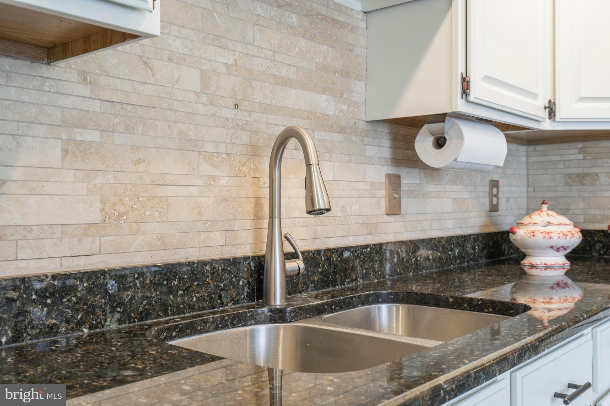 8 Foster Lane, Unit R8 Downingtown, PA 19335 - Photo 19 of 56 Beautiful backsplash and granite counters