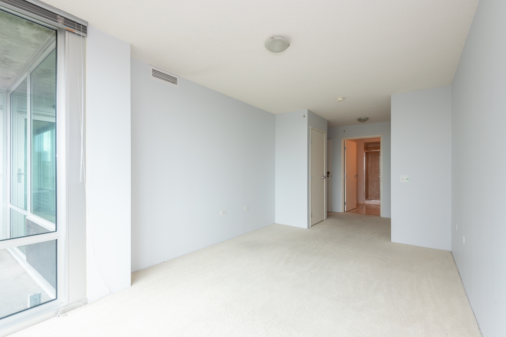 800 Elgin Road, Unit 711 Evanston, IL 60201 - Photo 12 of 18 a view of an empty room and a window