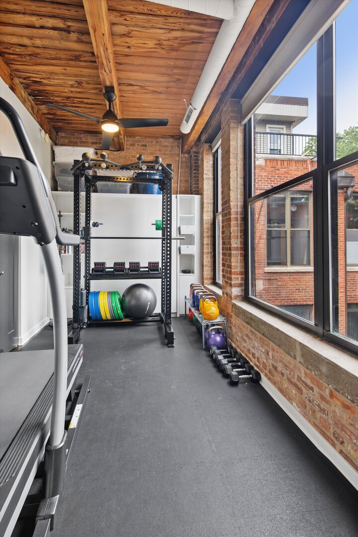 2222 North Racine Avenue, Unit 16 Chicago, IL 60614 - Photo 19 of 32 a view of a room with gym equipment