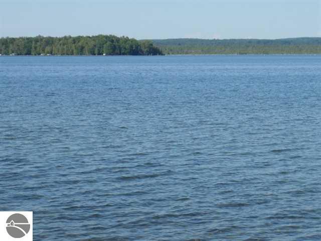 8580 Skegemog Point Road Williamsburg, MI 49690 - Photo 4 of 25 1733973-3.JPG