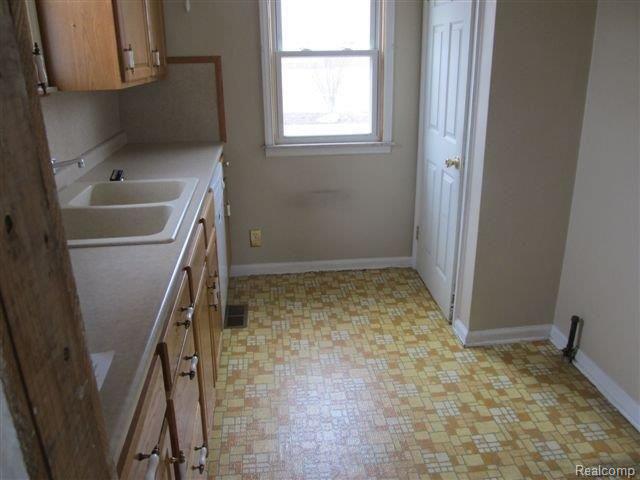 17828 Reno Street Riverview, MI 48193 - Photo 16 of 25 264-086206 kitchen b.JPG