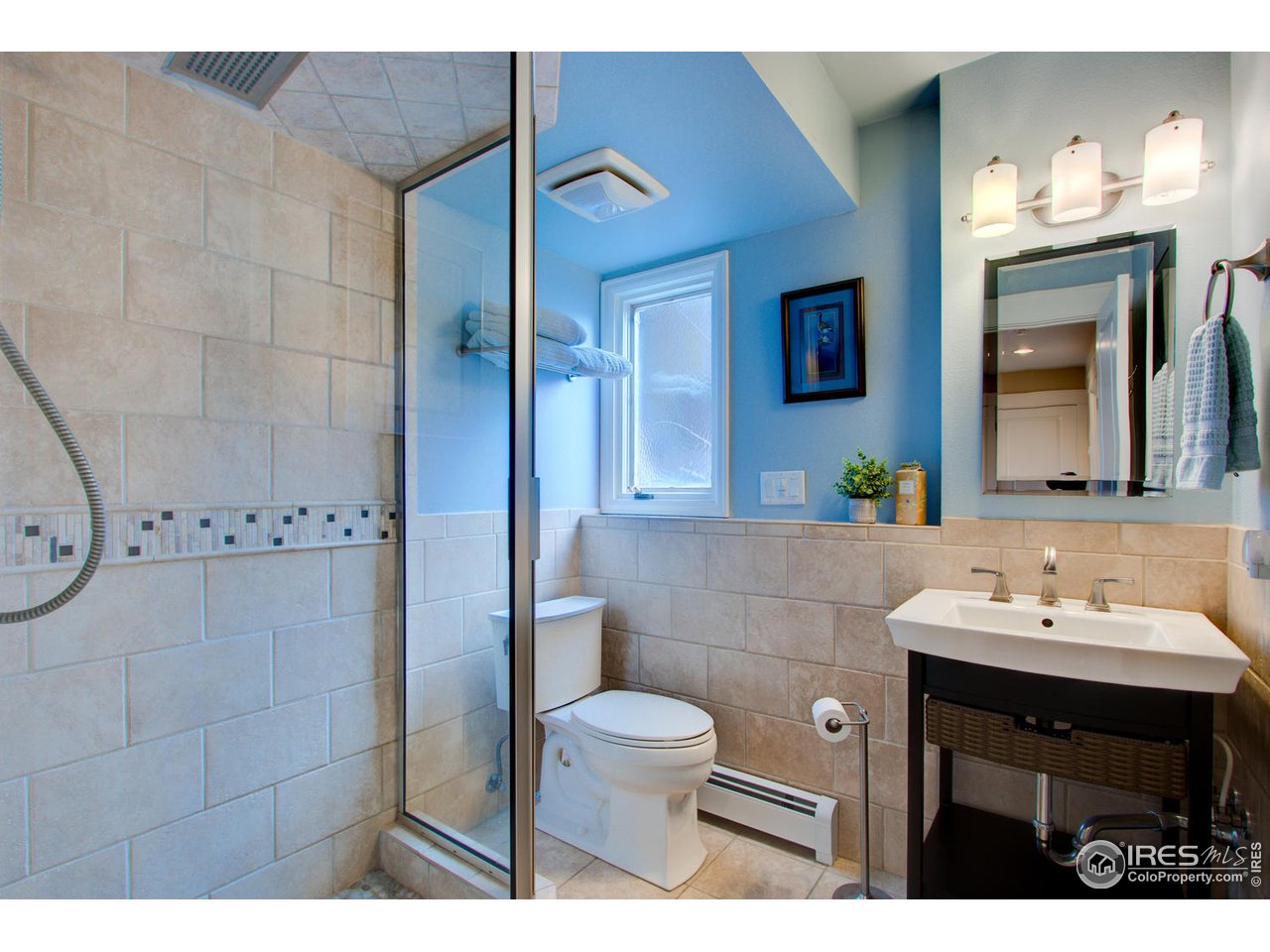 3616 Terry Ridge Road Fort Collins, CO 80524 - Photo 23 of 33 Hall Bathroom