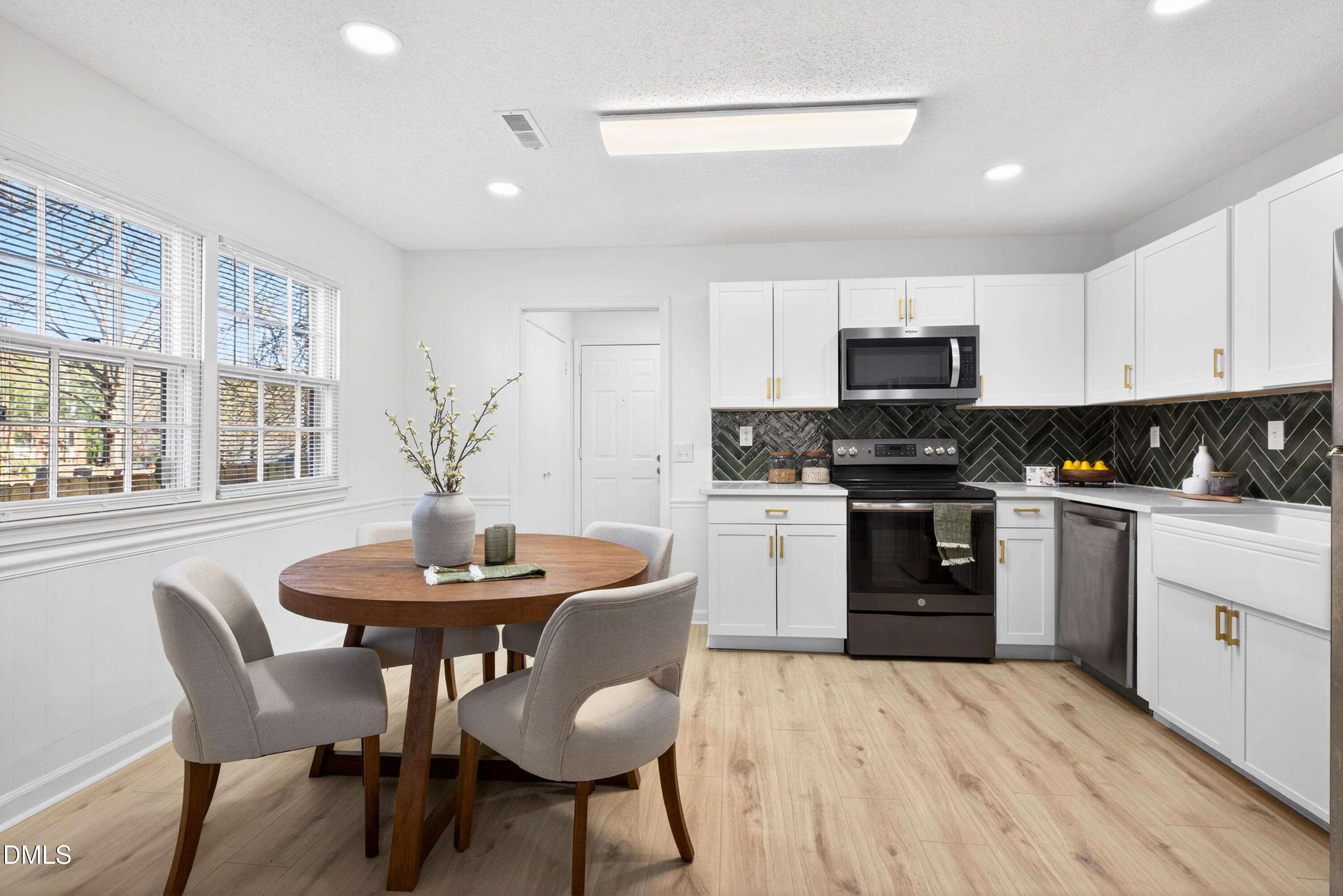 800 Plentywood Court Raleigh, NC 27615 - Photo 13 of 34 Scene-15