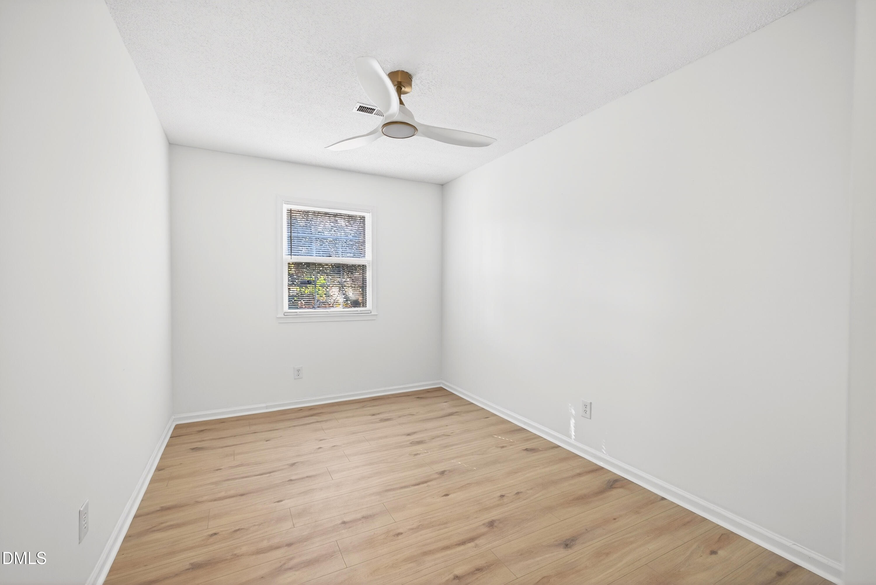 800 Plentywood Court Raleigh, NC 27615 - Photo 23 of 34 Scene-27