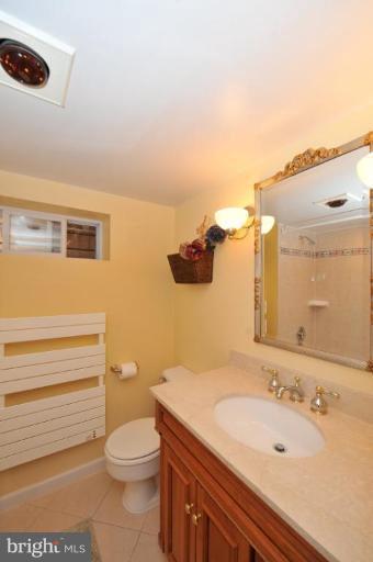 2503 Farm Road Alexandria, VA 22302 - Photo 15 of 25 Bath #2
