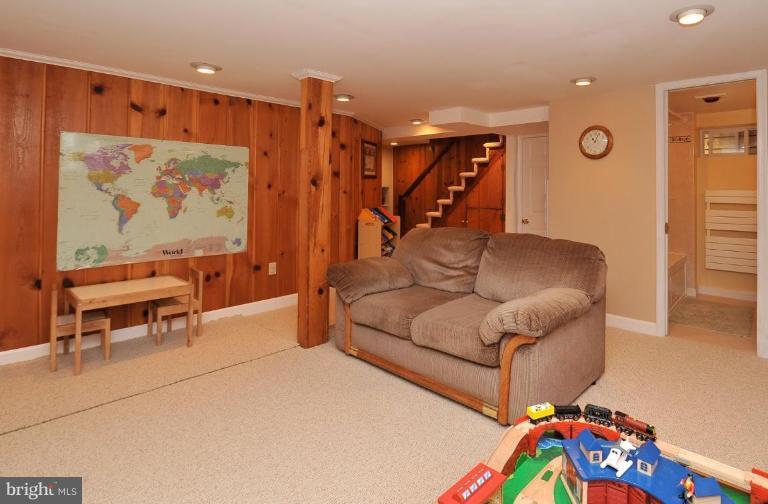 2503 Farm Road Alexandria, VA 22302 - Photo 17 of 25 Family Room #2