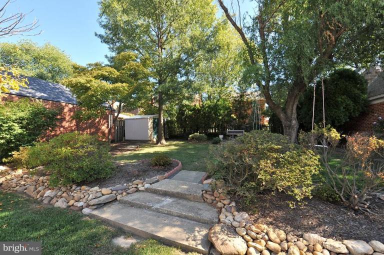 2503 Farm Road Alexandria, VA 22302 - Photo 22 of 25 Exterior (Rear)