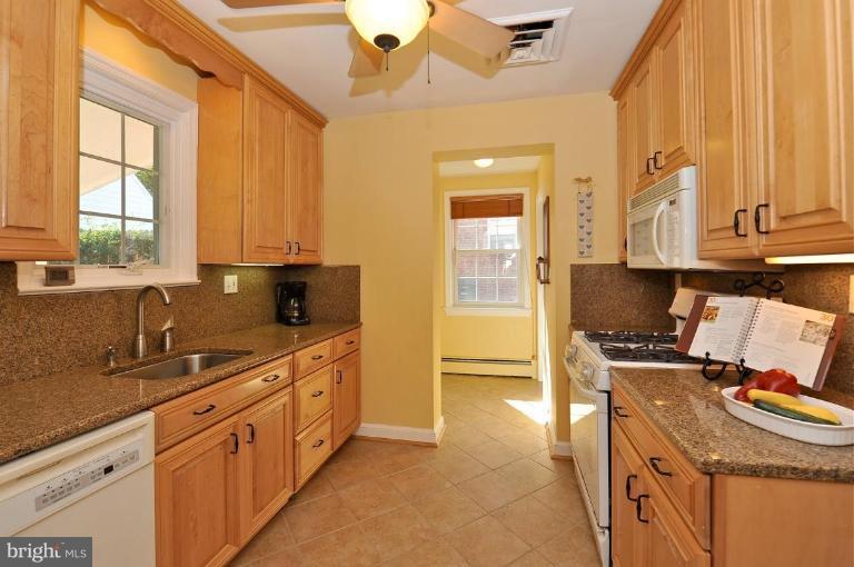 2503 Farm Road Alexandria, VA 22302 - Photo 4 of 25 Kitchen #2