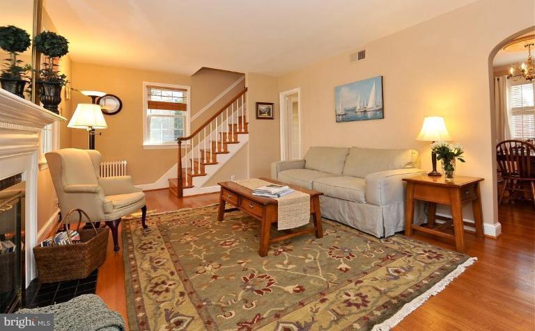 2503 Farm Road Alexandria, VA 22302 - Photo 6 of 25 Living Room