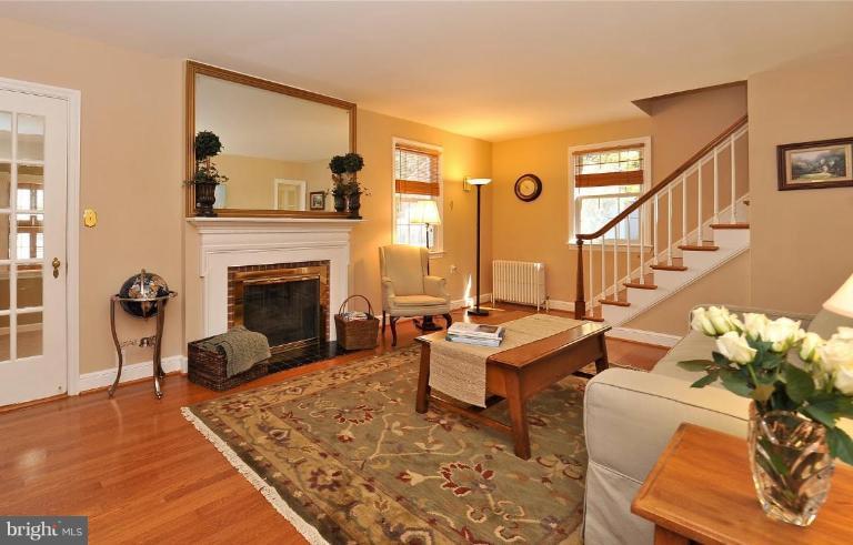 2503 Farm Road Alexandria, VA 22302 - Photo 7 of 25 Living Room #2