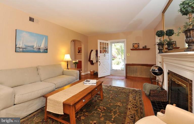 2503 Farm Road Alexandria, VA 22302 - Photo 10 of 25 Living Room #3
