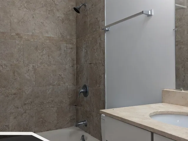 $1,595 | 4715 North Sheridan Road, Unit 13N, Chicago, IL 60640