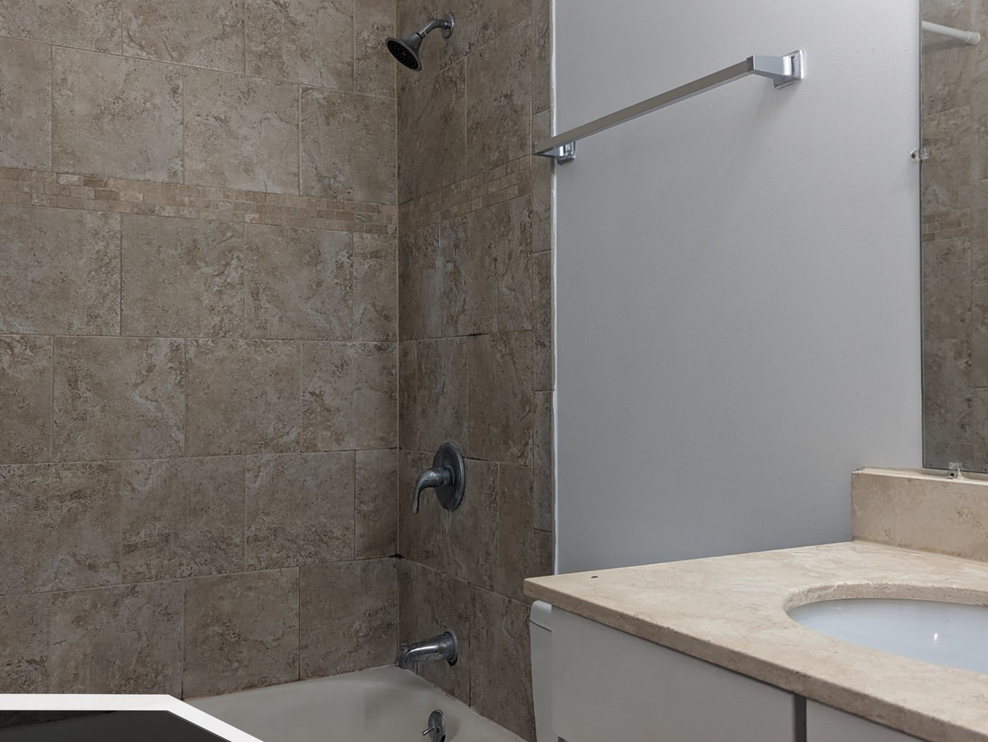 4715 North Sheridan Road, Unit 13N Chicago, IL 60640 - Photo 5 of 11