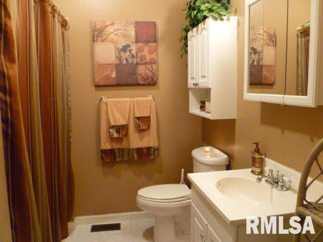 8687 Kinlou Road Kinmundy, IL 62854 - Photo 12 of 21 Gallery Image 12