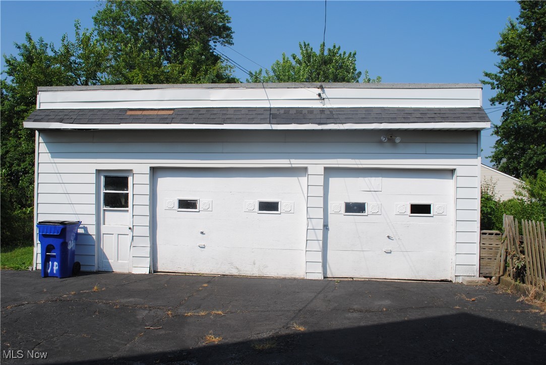 841 Whitcomb Road Cleveland, OH 44110 - Photo 7 of 30 View of detached garage