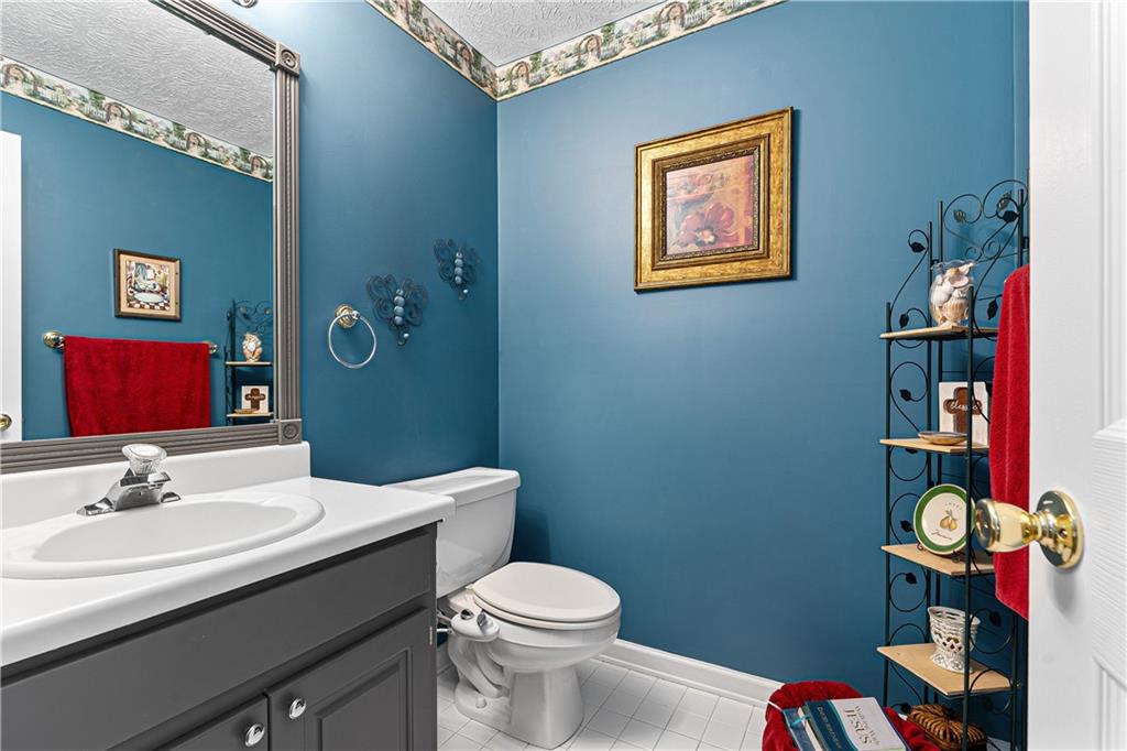 190 Timber Ridge Drive McDonough, GA 30252 - Photo 16 of 29 a bathroom with a toilet a sink and a mirror