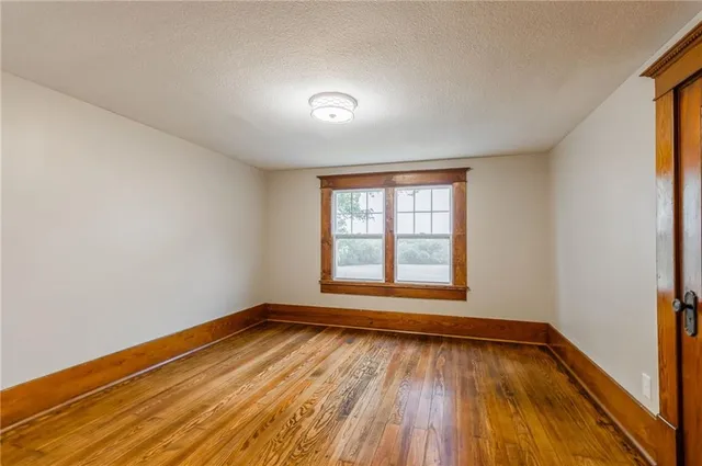 $449,000 | 6944 Southwest Thornton Road, Clarksdale, MO 64430